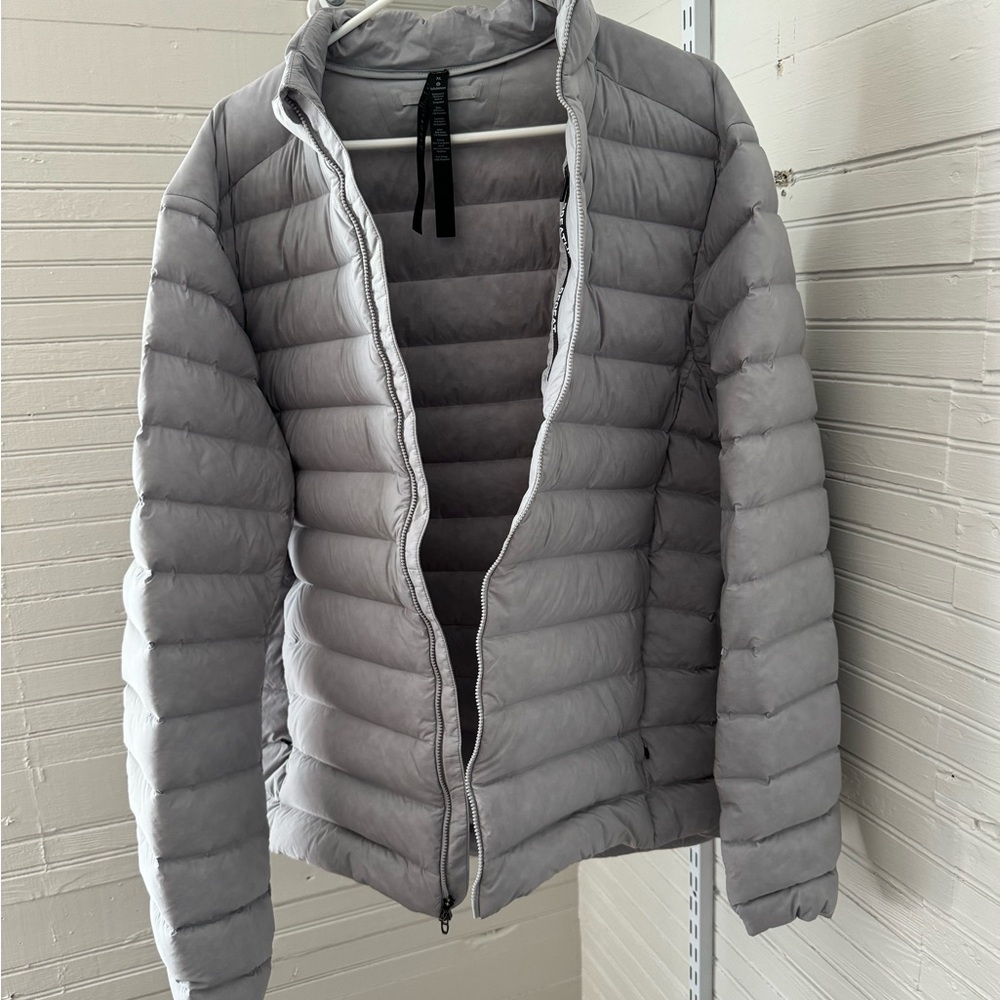 Lululemon Men’s Grey Goose Down Jacket!!